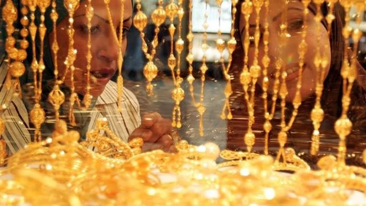 تساؤلات حول استمرار هبوط الذهب في مصر رغم تواصل الارتفاع العالمي للأسعار